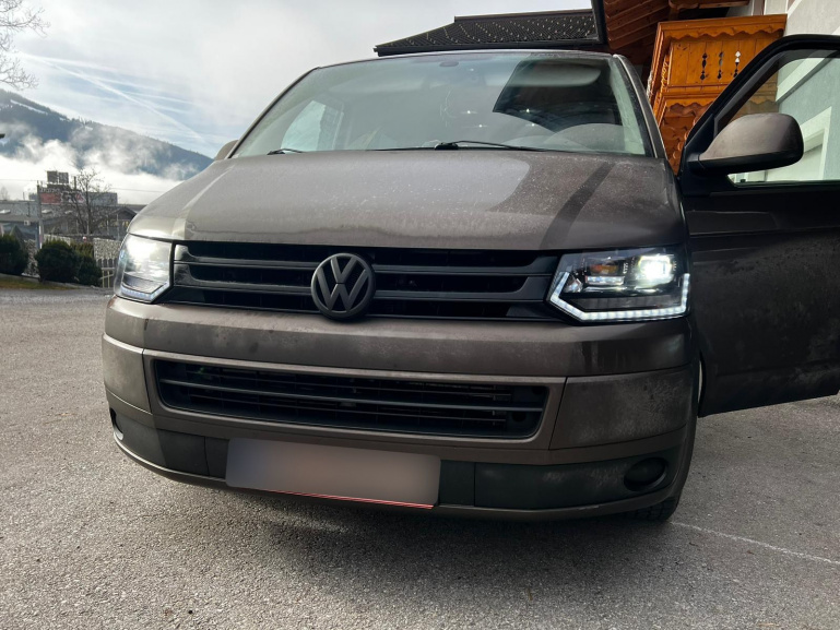 VOLL LED Tagfahrlicht Scheinwerfer für VW T5 GP (Facelift) 10-15 schwarz mit dynamischem LED Blinker und Begrüßungsfunktion